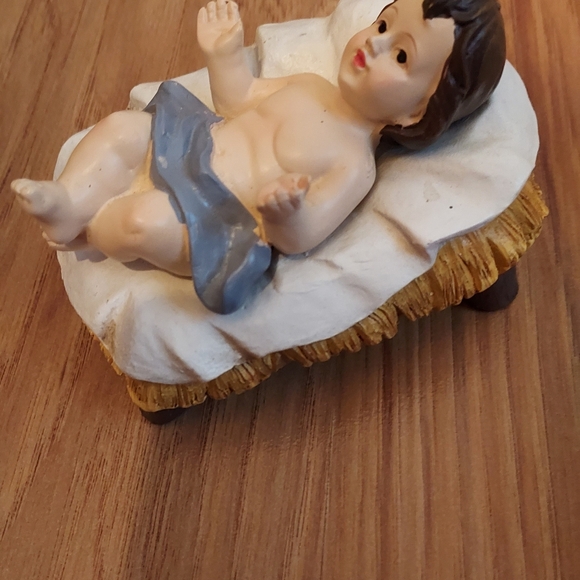 Baby Jesus Manger Figurine Resin Replacement 4 Inches Nativity Christmas Decor - Picture 3 of 7